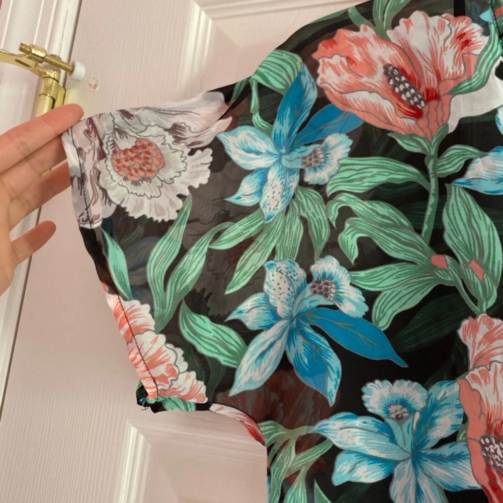 *4/$24* F21 Aloha Printed Top - Picture 7 of 8